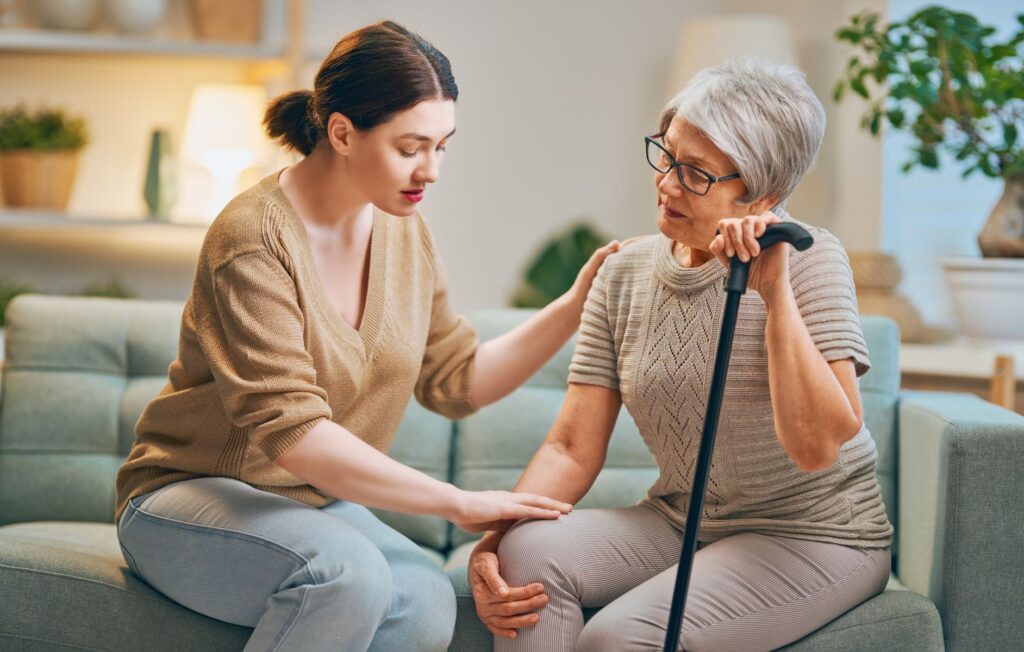 infirmière coordonnatrice de l'ehpad hors les murs avec le senior
